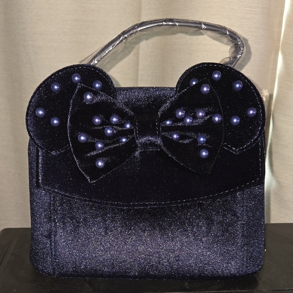 Loungefly Handbags - Loungefly Disney Minnie Mouse Elegant Velvet Handbag with Crossbody Strap
